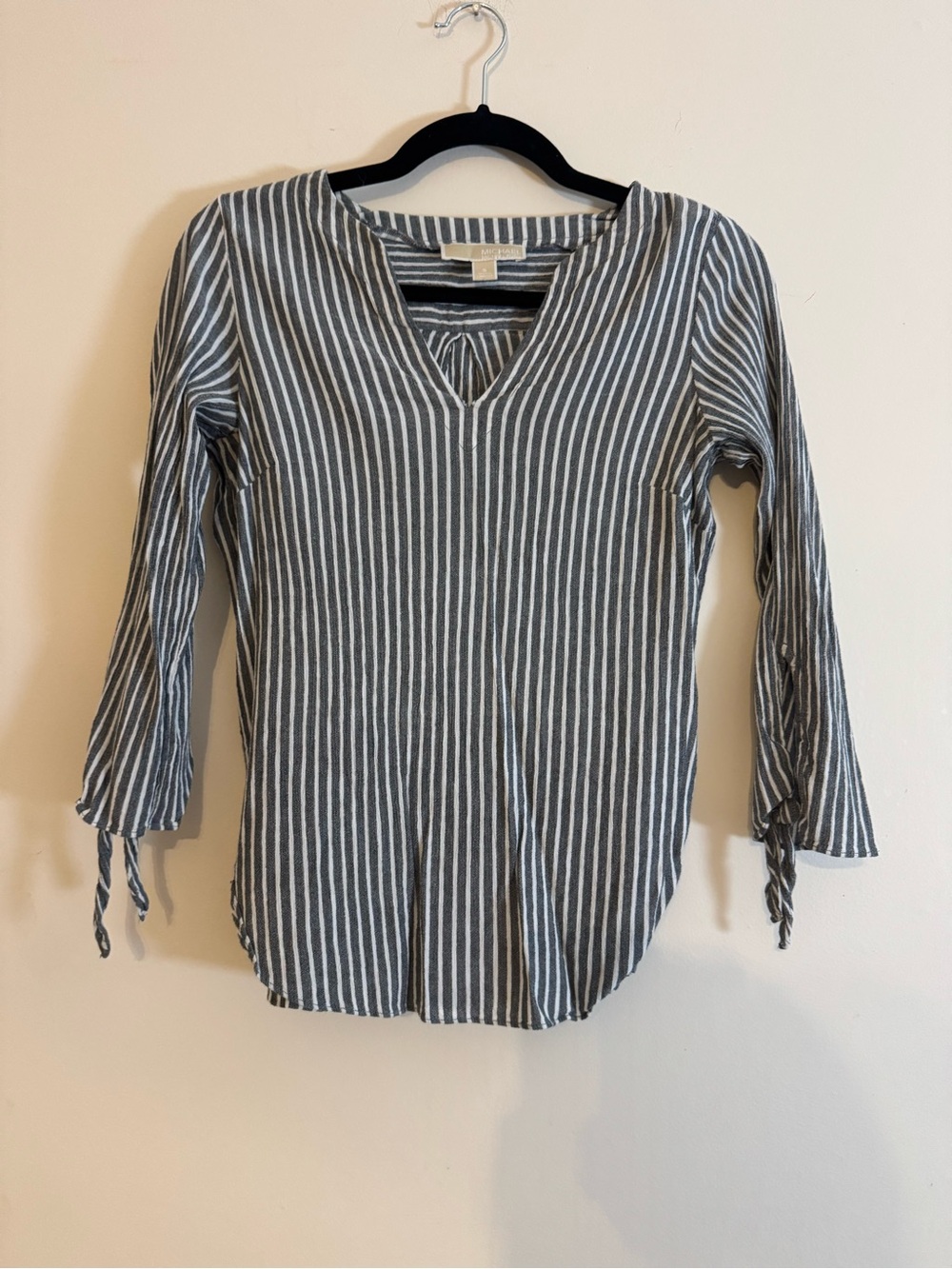 Michael Kors Gray & White Striped V-Neck Tie-Sleeve Tunic